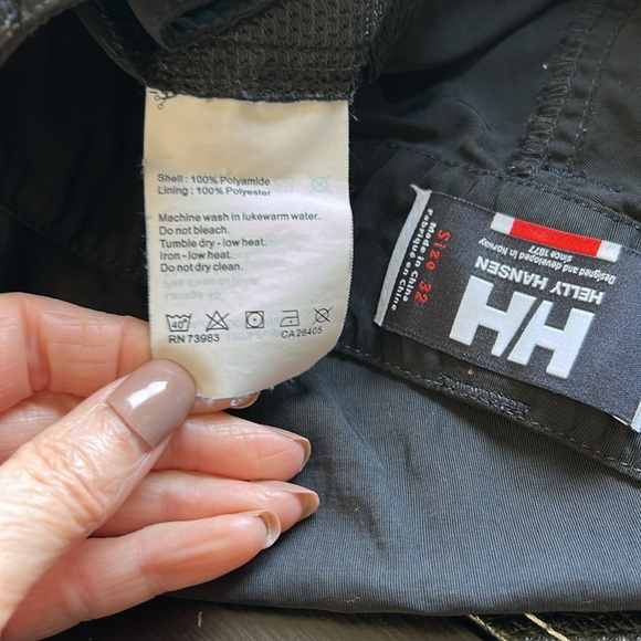 Helly Hansen Jotun Convertible Pants Black Mens Zip Off Hiking  Outdoor Sz 32 - Picture 12 of 12